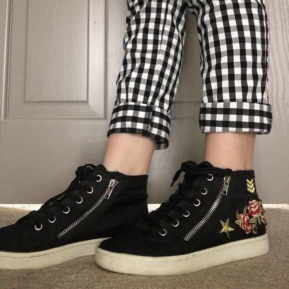 Shoes - Picture 2 of 4